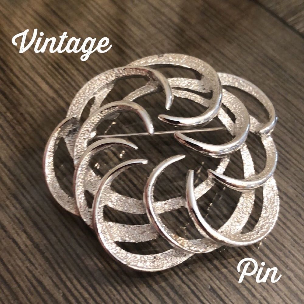 Sarah Coventry Silvertone Swirl Pin Polished